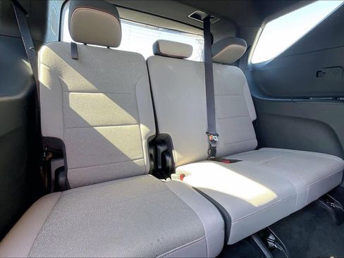 Used 2025 Chevrolet Traverse LT AWD/4WD image 24