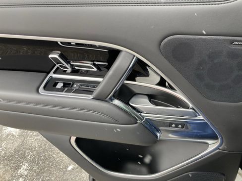 Used 2023 Land Rover Range Rover SE image 23