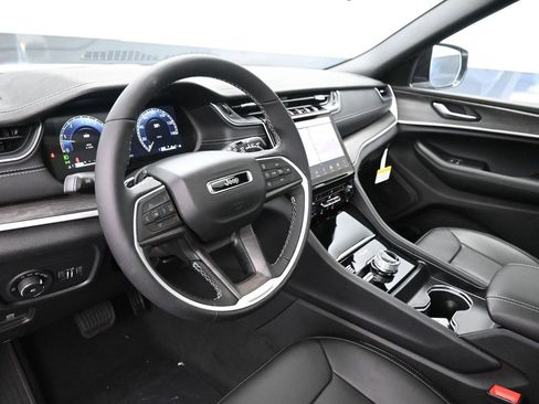 New 2025 Jeep Grand Cherokee L Limited w/ Trailer Tow Package image 23