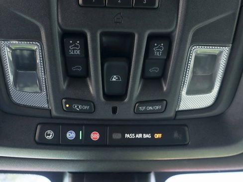 Used 2022 Chevrolet Silverado 1500 High Country w/ Technology Package image 29