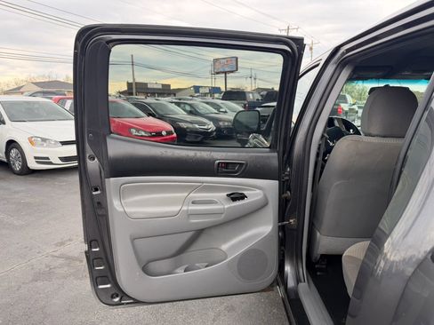Used 2014 Toyota Tacoma 4x4 Double Cab w/ SR5 Package image 29