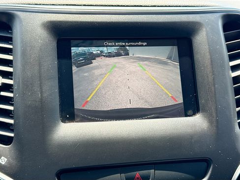 Used 2019 Jeep Cherokee Latitude Plus FWD image 31