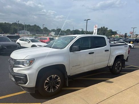 Used 2022 Chevrolet Colorado Z71 AWD/4WD image 2