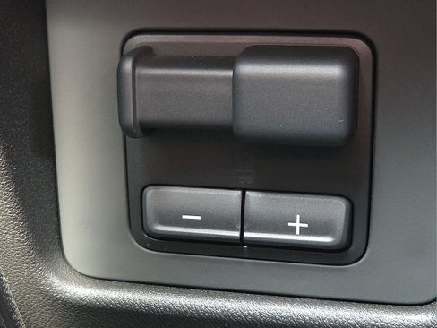 Used 2025 Chevrolet Colorado ZR2 w/ Technology Package AWD/4WD image 19