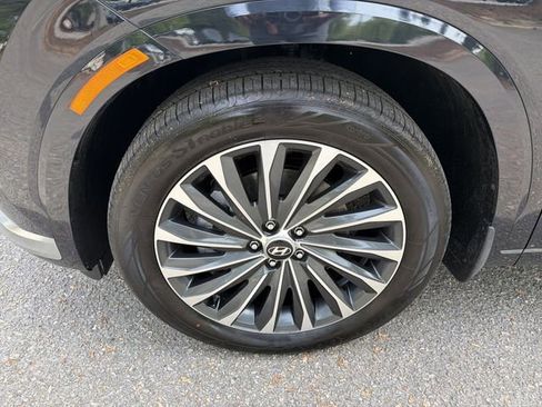 Used 2024 Hyundai Palisade Calligraphy image 10