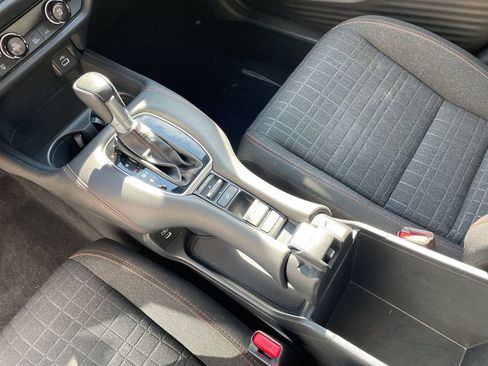 Used 2025 Honda HR-V Sport image 9