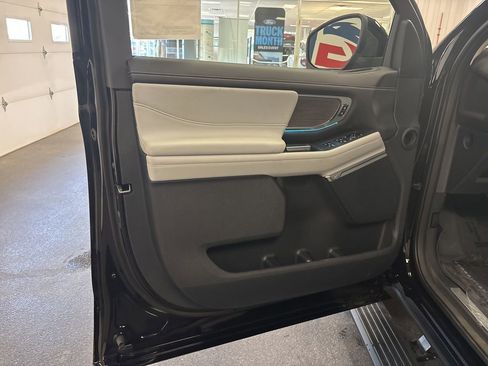 New 2026 Ford Expedition Platinum image 20