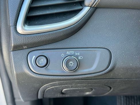 Certified 2022 Chevrolet Trax LT w/ LT Convenience Package image 18