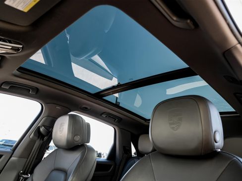 Used 2020 Porsche Cayenne image 4