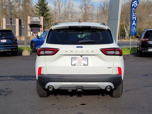 New 2025 Ford Escape SE w/ Class II Trailer Tow Package FWD image 6