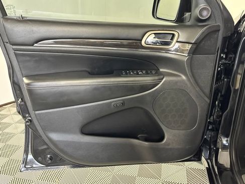 Used 2016 Jeep Grand Cherokee Overland AWD/4WD image 12