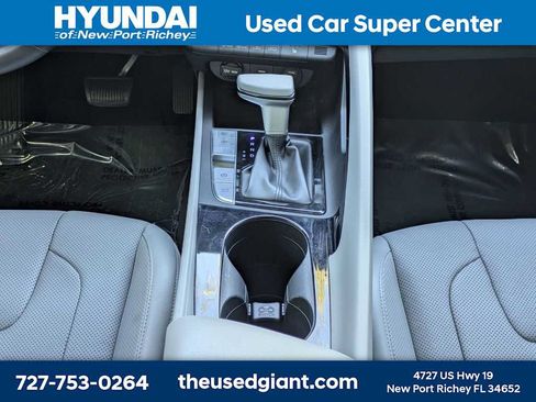 Used 2023 Hyundai Elantra Limited w/ Preferred Accessory Package FWD image 19