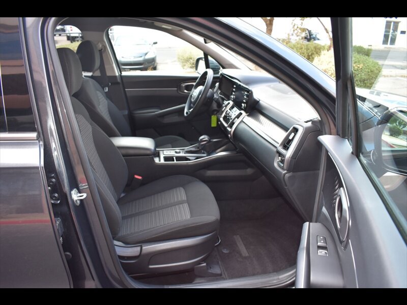 Used 2022 Kia Sorento LX AWD/4WD image 34