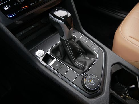 Certified 2024 Volkswagen Tiguan SE R-Line image 24