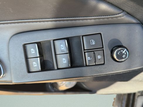 Used 2021 Toyota Avalon XLE FWD image 16