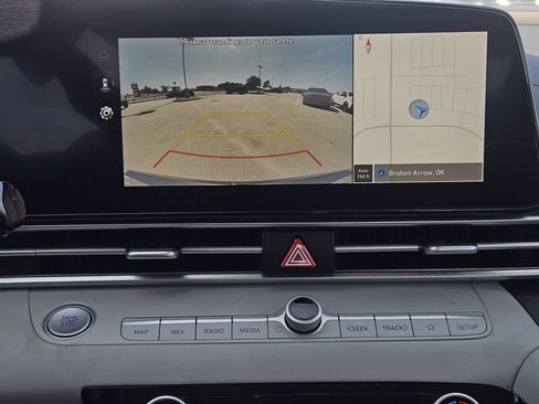Used 2025 Hyundai Elantra Limited FWD image 18