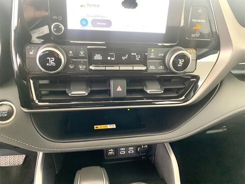 Used 2024 Toyota Highlander XLE image 41
