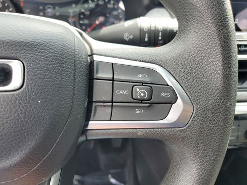 Used 2023 Jeep Compass Sport image 18