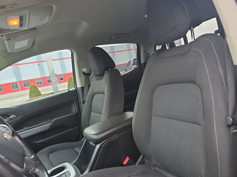 Used 2022 Chevrolet Colorado LT w/ LT Convenience Package image 12