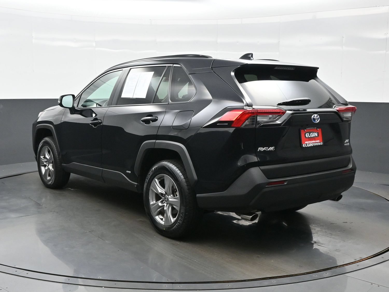 Used 2024 Toyota RAV4 XLE w/ Weather Package AWD/4WD image 4