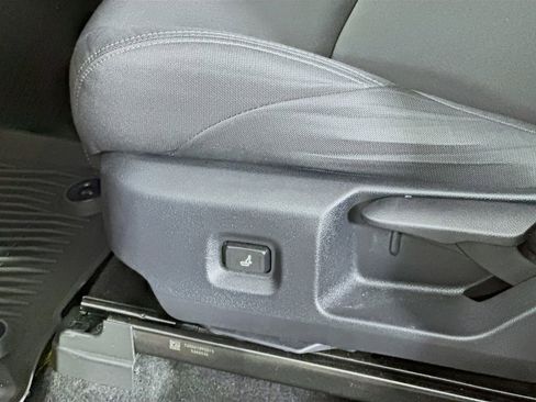 Used 2025 Toyota Tacoma SR image 22