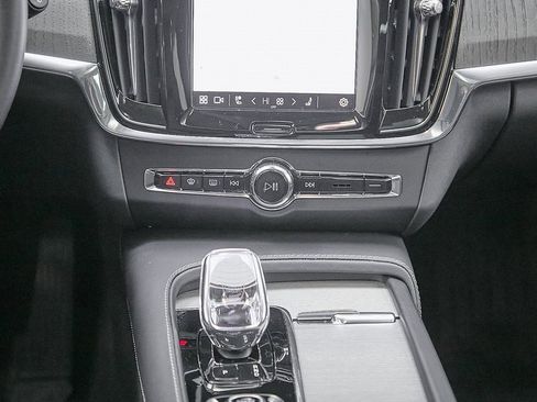 Certified 2024 Volvo V90 B6 Cross Country Ultimate image 39