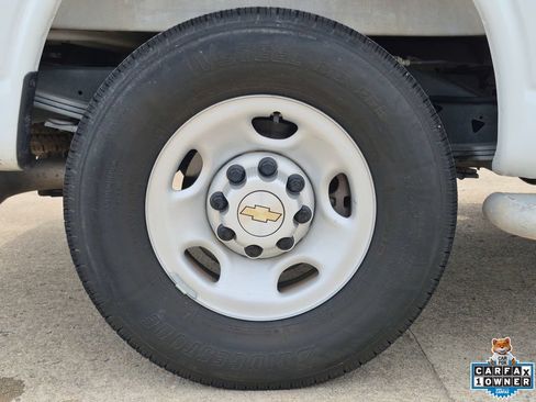 Used 2025 Chevrolet Express 2500 w/ Driver Convenience Package RWD image 24