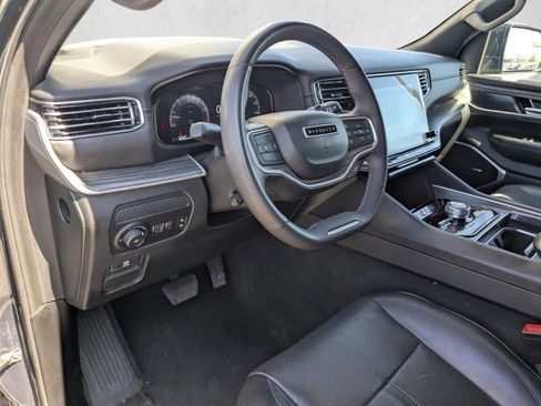 Used 2024 Jeep Wagoneer Series II w/ Flexible Seating Group AWD/4WD image 10