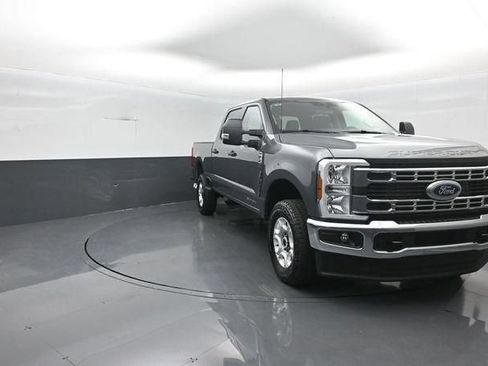 New 2026 Ford F250 XLT w/ FX4 Off-Road Package AWD/4WD image 3