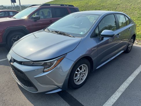 Used 2021 Toyota Corolla LE FWD image 3