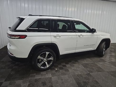 Used 2025 Jeep Grand Cherokee Limited w/ Trailer Tow Package AWD/4WD image 3