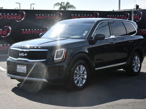 Used 2022 Kia Telluride LX image 3
