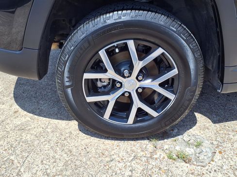 Used 2024 Jeep Grand Cherokee Limited AWD/4WD image 29
