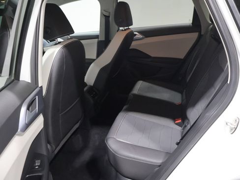 Used 2025 Volkswagen Taos SE AWD/4WD image 18