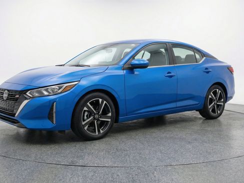 Used 2025 Nissan Sentra SV FWD image 3