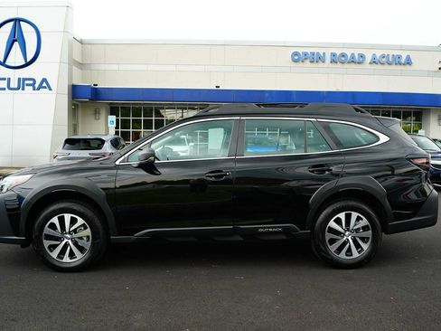 Used 2025 Subaru Outback AWD/4WD image 4