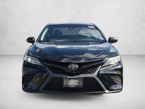 Used 2020 Toyota Camry SE FWD image 2