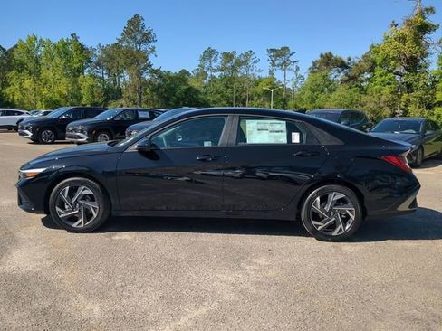 New 2025 Hyundai Elantra SEL image 8