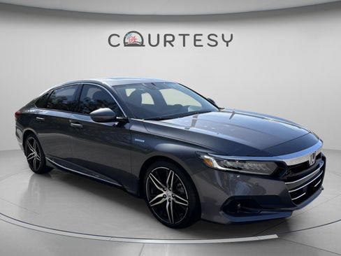 Used 2022 Honda Accord Touring image 9