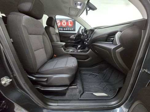 Used 2021 Chevrolet Traverse LT FWD image 18