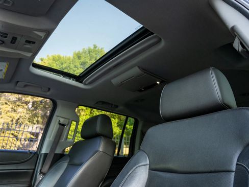Used 2015 GMC Yukon XL SLT w/ Open Road Package RWD image 12