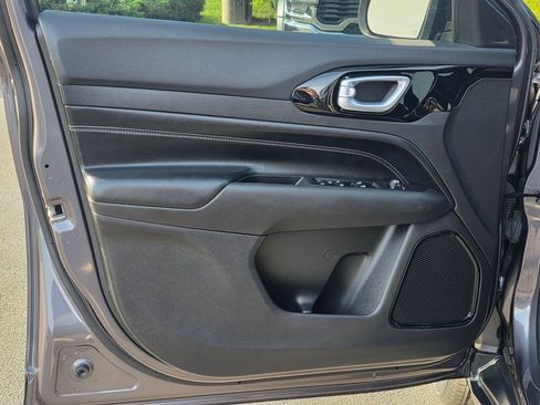 Used 2024 Jeep Compass Latitude w/ Altitude Special Edition image 12