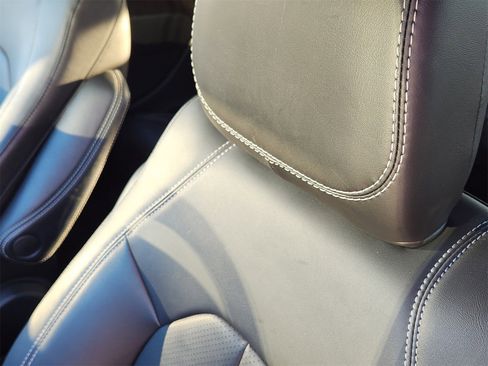 Used 2025 Chrysler Pacifica Select image 15