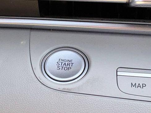 Used 2023 Hyundai Elantra Limited FWD image 17