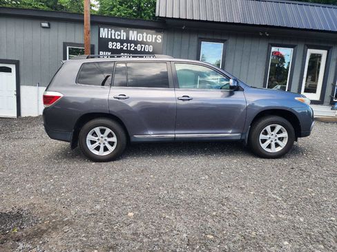 Used 2013 Toyota Highlander SE AWD/4WD image 2
