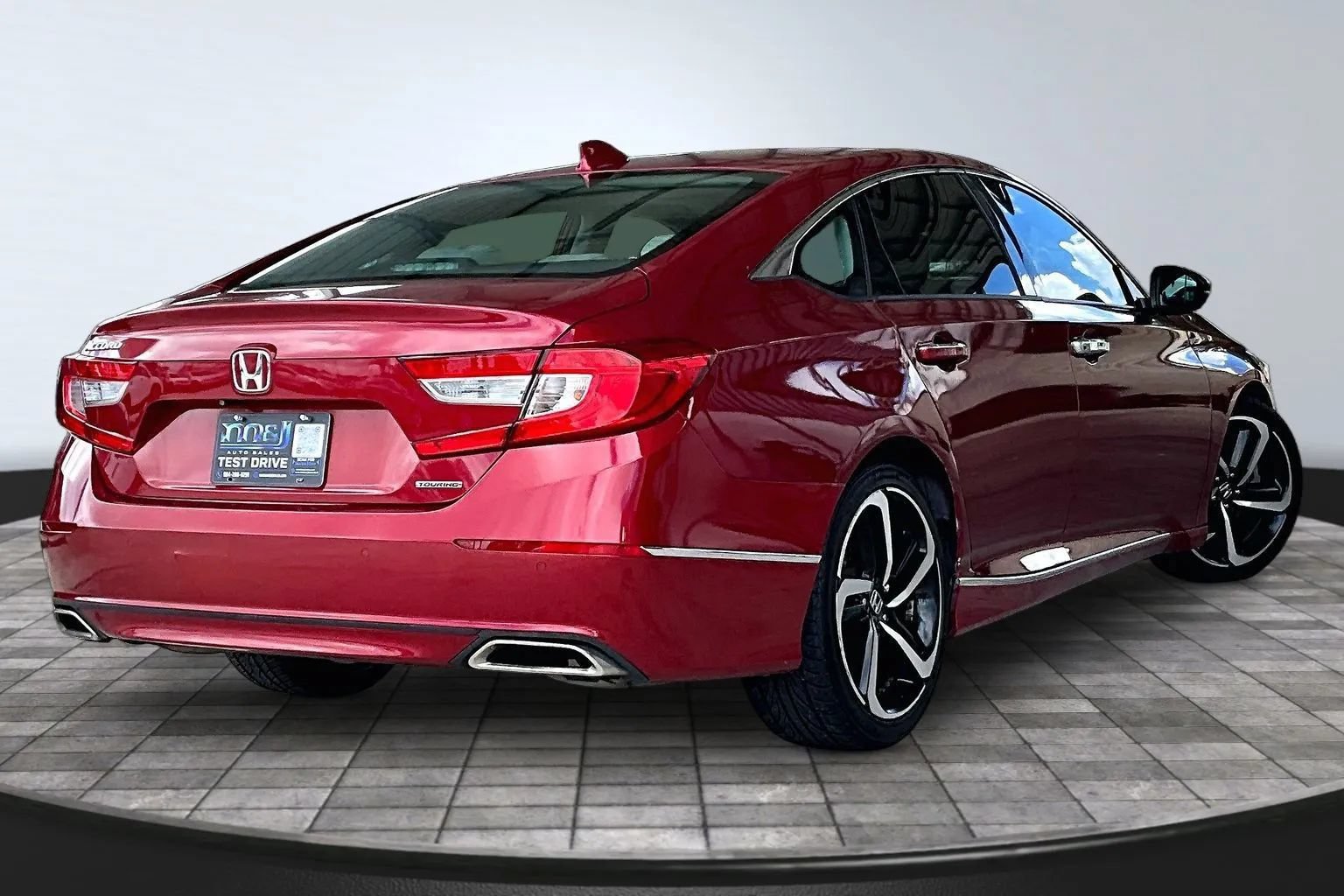 Used 2018 Honda Accord Touring image 6
