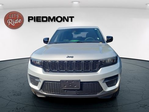 Certified 2023 Jeep Grand Cherokee Altitude AWD/4WD image 2