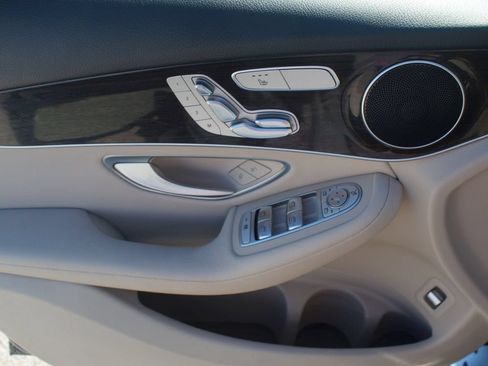 Used 2020 Mercedes-Benz GLC 300 image 29