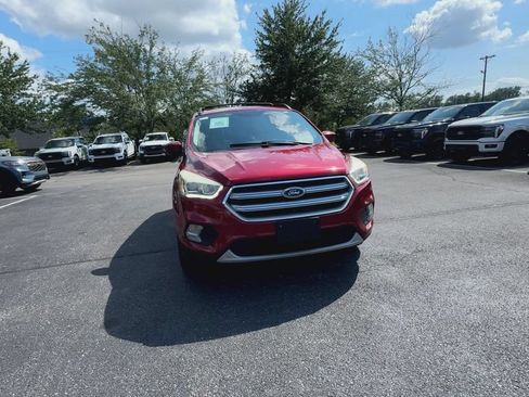 Used 2017 Ford Escape SE w/ Equipment Group 201A FWD image 3
