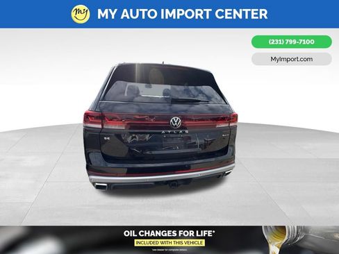 Used 2025 Volkswagen Atlas Peak Edition SE AWD/4WD image 5